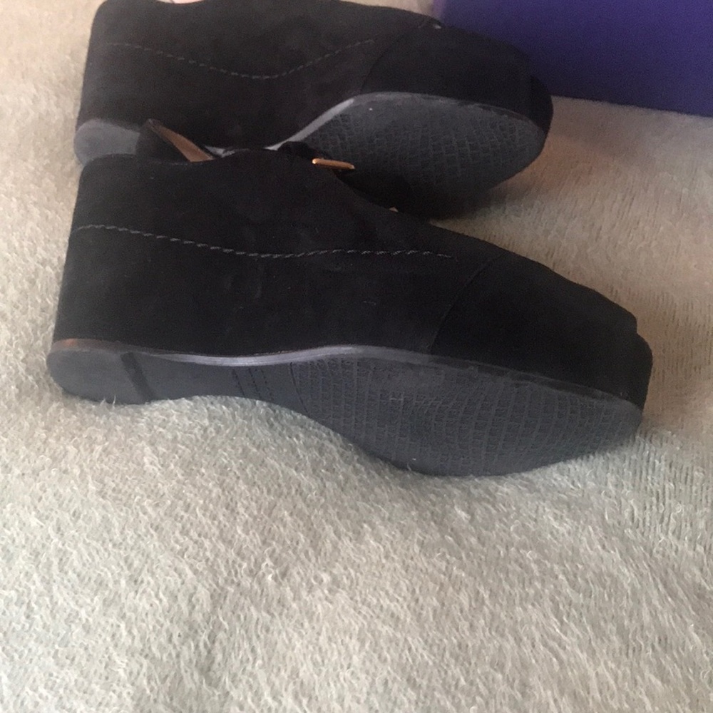 Shoes - Picture 4 of 4
